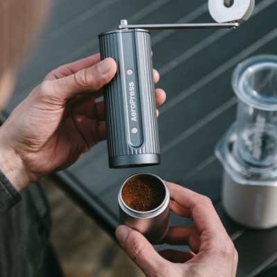 AeroPress - Młynek ręczny szary - zdjęcie 5