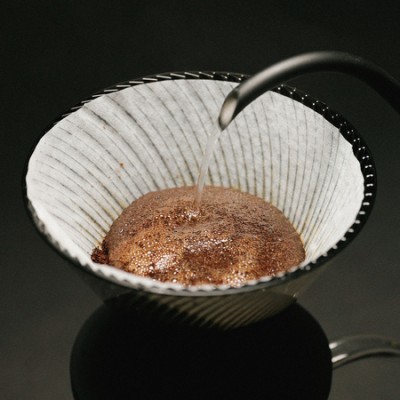 Hario - tritanowy drip NEO V60-02 - czarny - zdjęcie 5