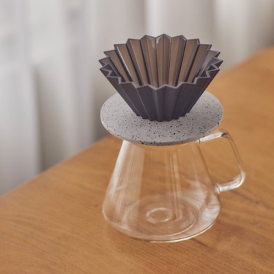 ORIGAMI - Podstawka pod dripper z tworzywa sztucznego i żywicy biała nakrapiana ze słojami - zdjęcie 4