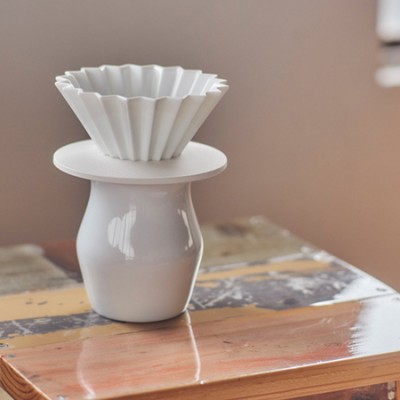 ORIGAMI - Podstawka pod dripper z tworzywa sztucznego i żywicy biała ze słojami - zdjęcie 5
